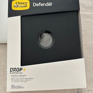 Ipad pro 12.9” Defender otterbox Case and Stand